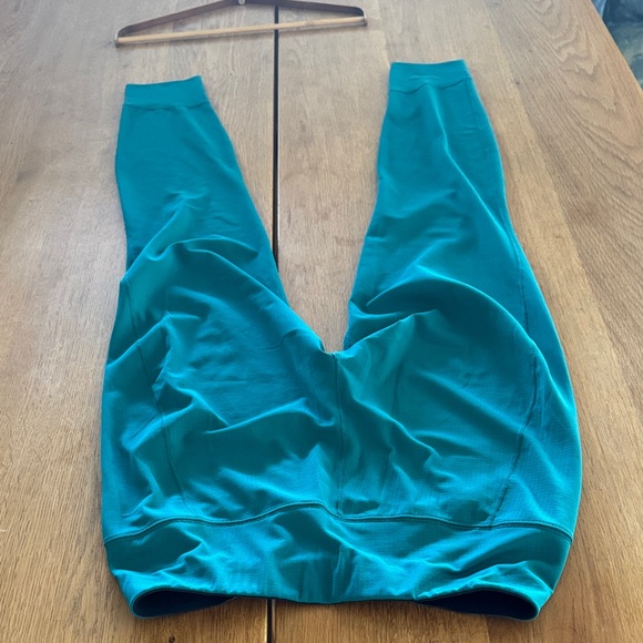 Patagonia Kids Leggings in Vibrant Teal - Picture 9 of 10